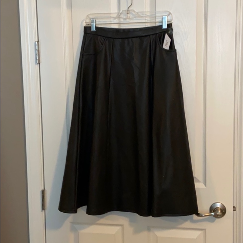 NWT - LulaRoe Avery Skirt - black faux leather